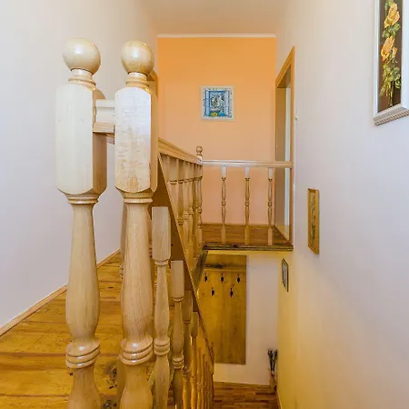 Mediterranes Steinhaus Mit Grosser Terrasse, Aussendusche, Privatpool, Babybett, Waschmaschine