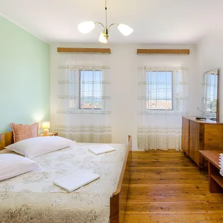 Feriehus Mediterranes Steinhaus Mit Grosser Terrasse, Aussendusche, Privatpool, Babybett, Waschmaschine Grižane
