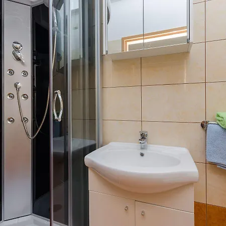 Mediterranes Steinhaus Mit Grosser Terrasse, Aussendusche, Privatpool, Babybett, Waschmaschine Feriehus Grižane