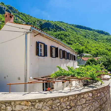 Mediterranes Steinhaus Mit Grosser Terrasse, Aussendusche, Privatpool, Babybett, Waschmaschine *