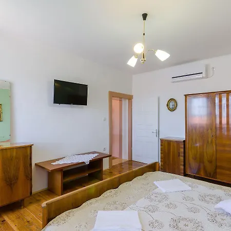 Feriehus Mediterranes Steinhaus Mit Grosser Terrasse, Aussendusche, Privatpool, Babybett, Waschmaschine