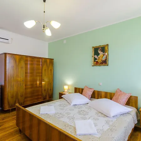 Mediterranes Steinhaus Mit Grosser Terrasse, Aussendusche, Privatpool, Babybett, Waschmaschine Casa de Férias Grižane