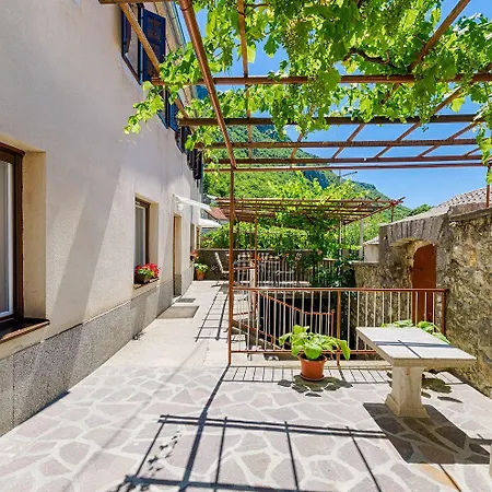 Casa de Férias Mediterranes Steinhaus Mit Grosser Terrasse, Aussendusche, Privatpool, Babybett, Waschmaschine Grižane