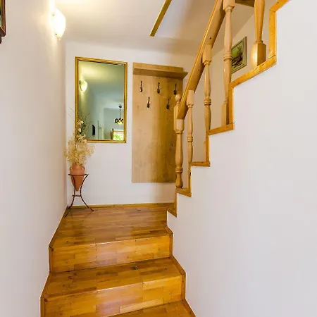Mediterranes Steinhaus Mit Grosser Terrasse, Aussendusche, Privatpool, Babybett, Waschmaschine Feriehus Grižane