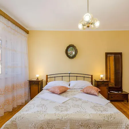 Mediterranes Steinhaus Mit Grosser Terrasse, Aussendusche, Privatpool, Babybett, Waschmaschine *