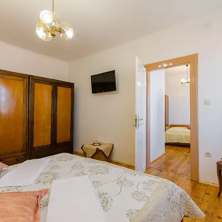 Mediterranes Steinhaus Mit Grosser Terrasse, Aussendusche, Privatpool, Babybett, Waschmaschine Casa de Férias Grižane