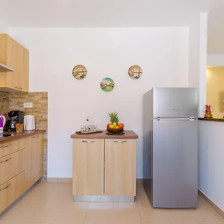 Mediterranes Steinhaus Mit Grosser Terrasse, Aussendusche, Privatpool, Babybett, Waschmaschine Feriehus Grižane