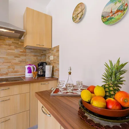 Mediterranes Steinhaus Mit Grosser Terrasse, Aussendusche, Privatpool, Babybett, Waschmaschine * Grižane