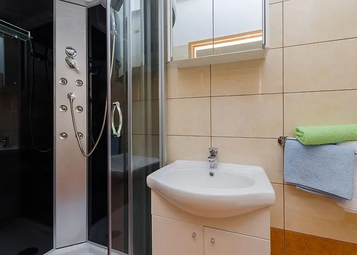 Mediterranes Steinhaus Mit Grosser Terrasse, Aussendusche, Privatpool, Babybett, Waschmaschine Ferienhaus Grižane