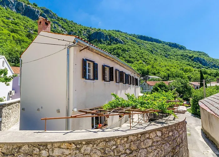 Mediterranes Steinhaus Mit Grosser Terrasse, Aussendusche, Privatpool, Babybett, Waschmaschine *