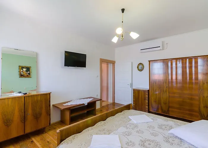 Ferienhaus Mediterranes Steinhaus Mit Grosser Terrasse, Aussendusche, Privatpool, Babybett, Waschmaschine