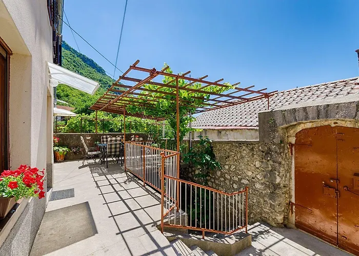 Mediterranes Steinhaus Mit Grosser Terrasse, Aussendusche, Privatpool, Babybett, Waschmaschine Ferienhaus *