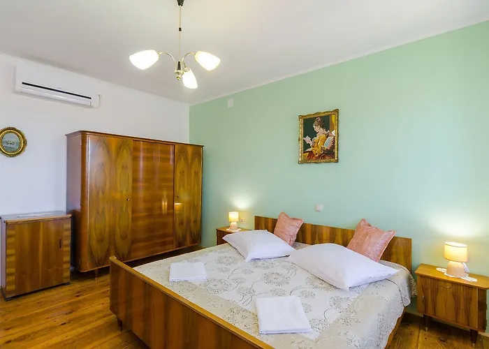 Mediterranes Steinhaus Mit Grosser Terrasse, Aussendusche, Privatpool, Babybett, Waschmaschine Ferienhaus Grižane