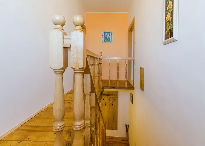 Mediterranes Steinhaus Mit Grosser Terrasse, Aussendusche, Privatpool, Babybett, Waschmaschine