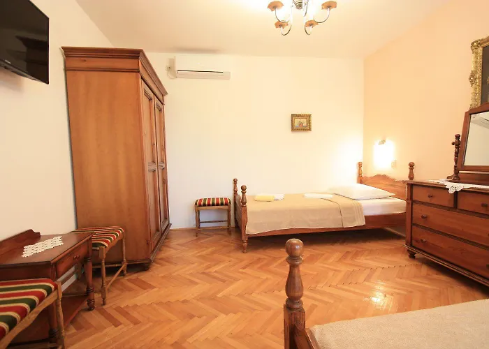 Mediterranes Steinhaus Mit Grosser Terrasse, Aussendusche, Privatpool, Babybett, Waschmaschine Ferienhaus *