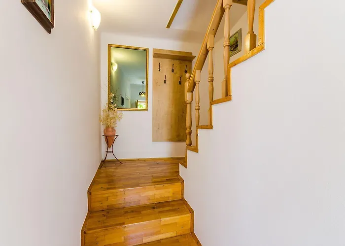 Mediterranes Steinhaus Mit Grosser Terrasse, Aussendusche, Privatpool, Babybett, Waschmaschine Ferienhaus Grižane