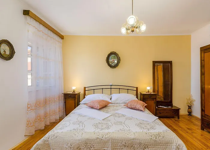 Mediterranes Steinhaus Mit Grosser Terrasse, Aussendusche, Privatpool, Babybett, Waschmaschine *