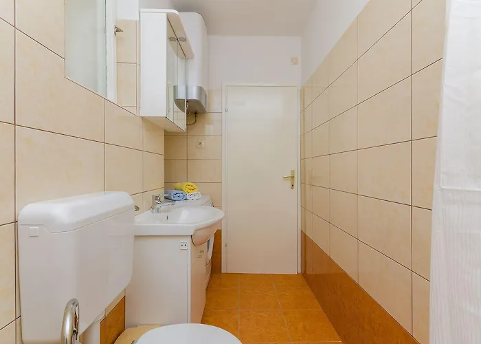 Ferienhaus Mediterranes Steinhaus Mit Grosser Terrasse, Aussendusche, Privatpool, Babybett, Waschmaschine