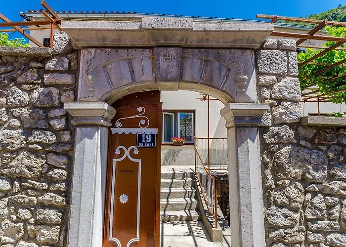 Mediterranes Steinhaus Mit Grosser Terrasse, Aussendusche, Privatpool, Babybett, Waschmaschine Ferienhaus *