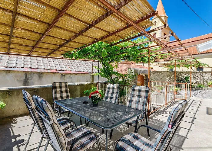 Ferienhaus Mediterranes Steinhaus Mit Grosser Terrasse, Aussendusche, Privatpool, Babybett, Waschmaschine